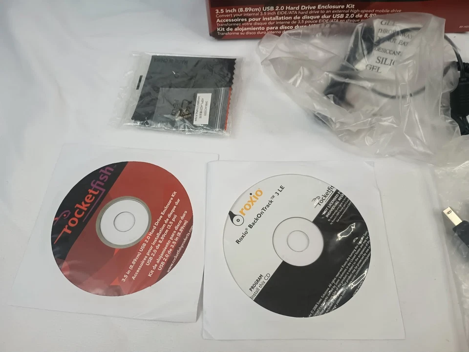 Rocketfish Model RF-HD35 USB 2.0 3.5" (8.89cm) Hard Drive Enclosure kit - Image 2 of 4