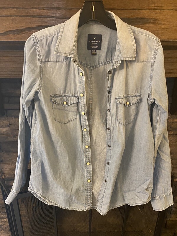 American Eagle Outfitters Boyfriend Fit Denim Shirt Size XS