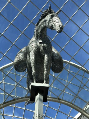 Foto 6x4 Skulptur Trinity Shopping Centre Die Skulptur Equus Altus (Hi c2018