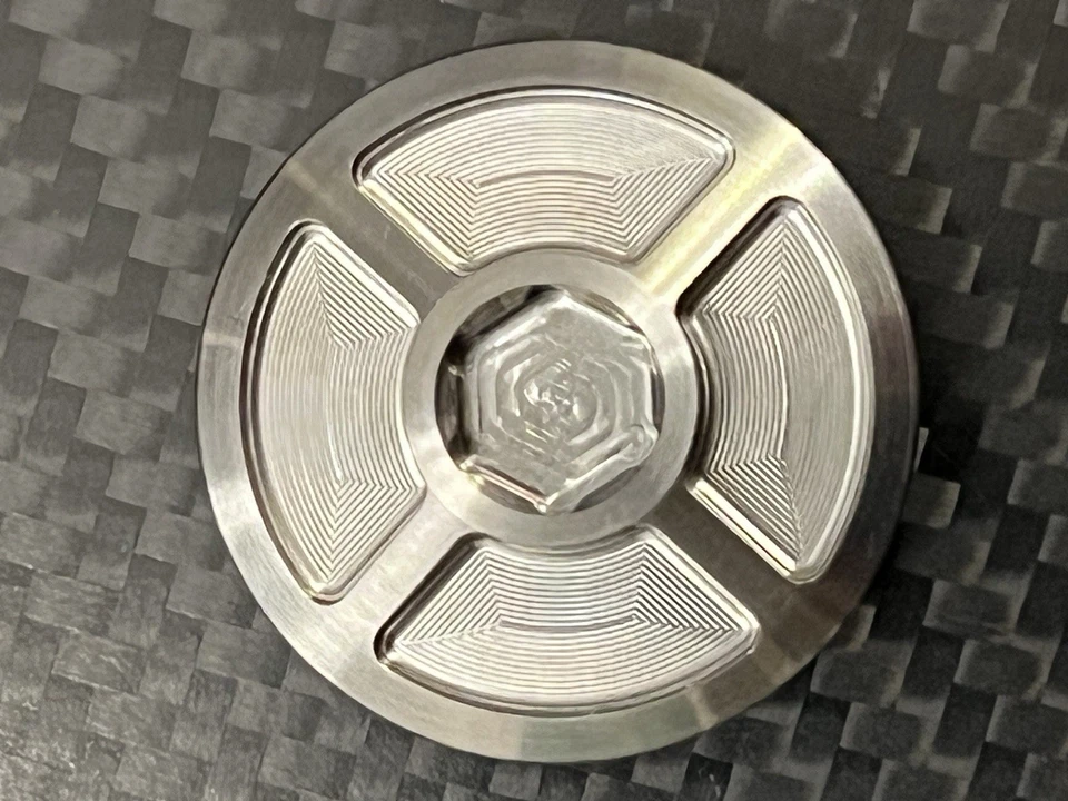 Титановая крышка маслозаливной горловины Suzuki GSXR - Изображение 4 из 4