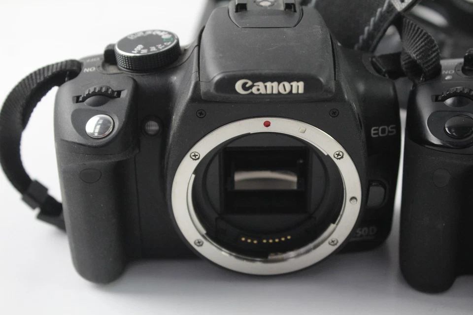 DSLR Digital Cameras Inc Canon EOS 350D & EOS 400D Bodies Only Working x 2 - Image 2 of 4