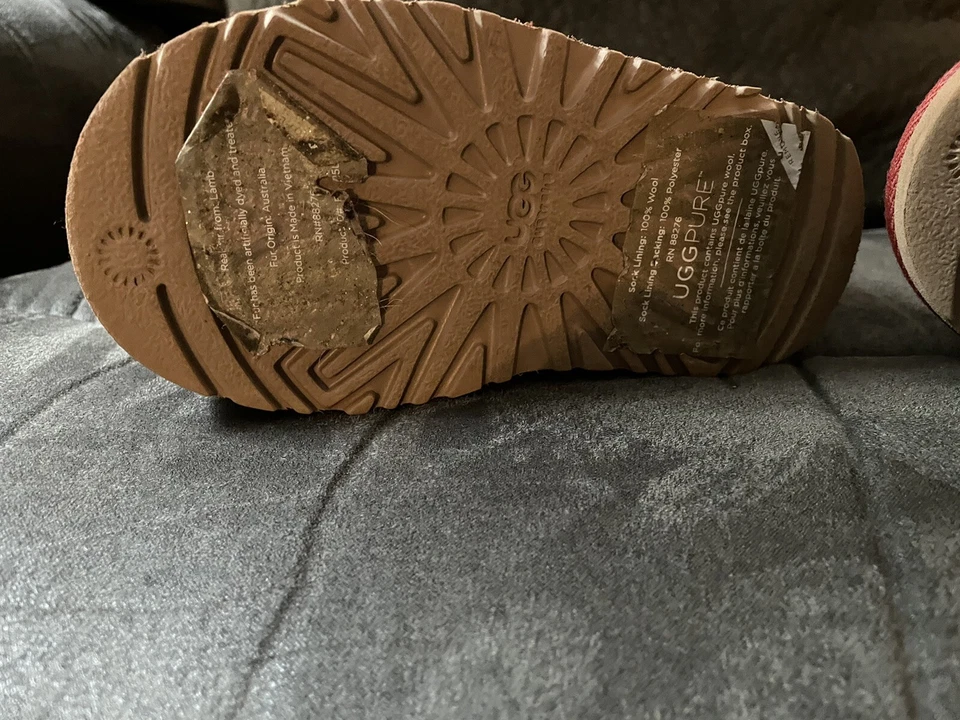 Arco Bailey Uggs para niñas pequeñas talla 7 rojo vino usado en excelente estado Foto 4 de 4