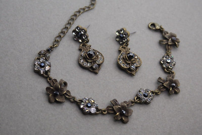 Victorian Trading Co Romantic Rhinestone Flower Bracelet Dangle Earrings Set