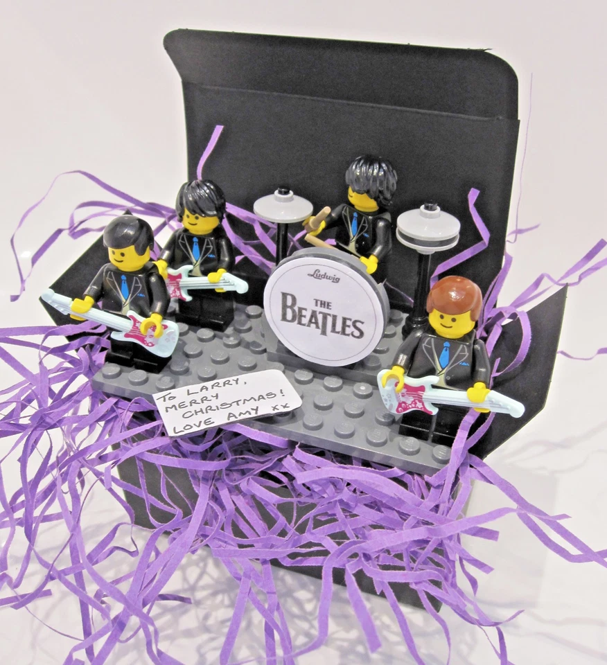 The Beatles GIFT BOX SET - 100% Genuine Lego pieces - Stage Band drums & guitars - Image 2 of 4