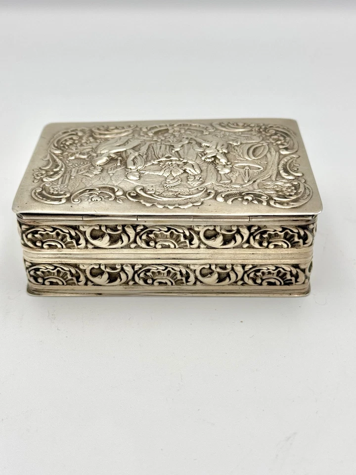 Caja de aderezo German Repousse 800 plateada 5,5 oz. Siglo XIX Foto 3 de 4