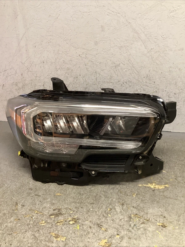 2020-2023 Toyota Tacoma SR SR5 TRD Right RH Passenger SIDE Headlight OEM