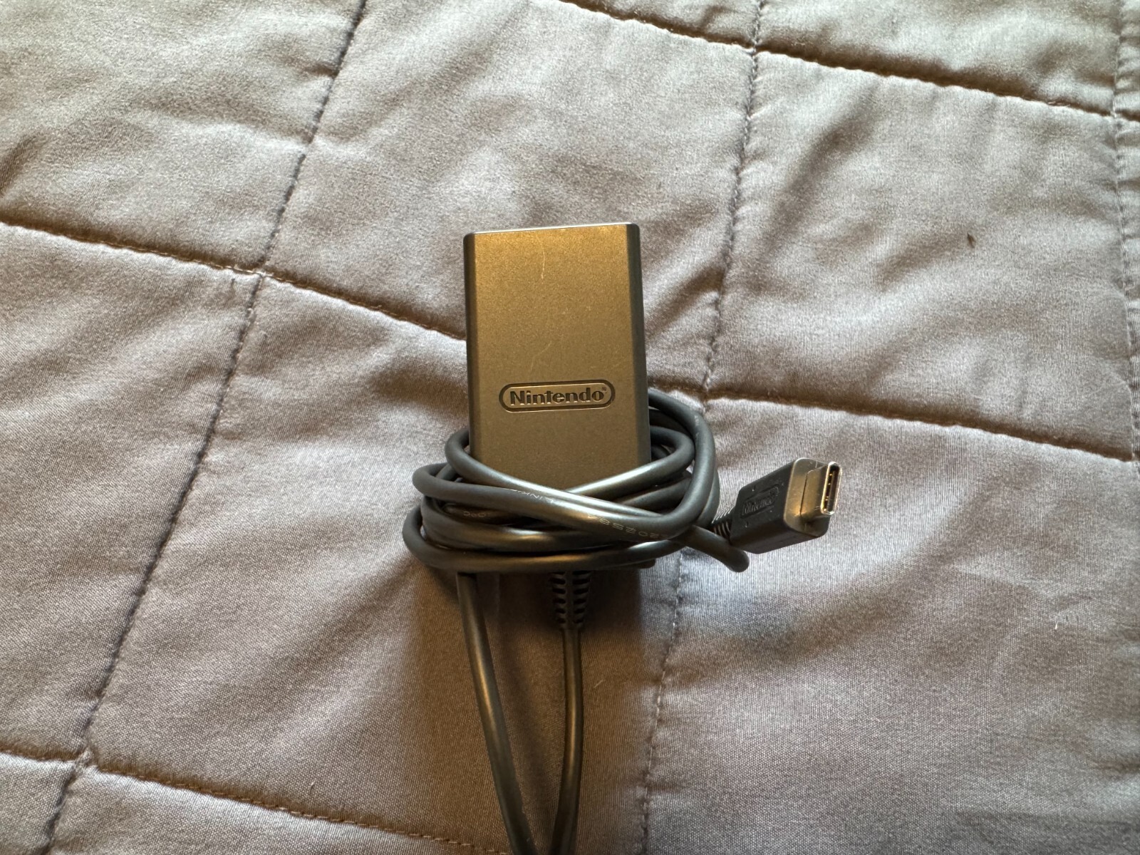 Nintendo Switch 32GB Handheld Console - Excellent Condition Red Joy-con System