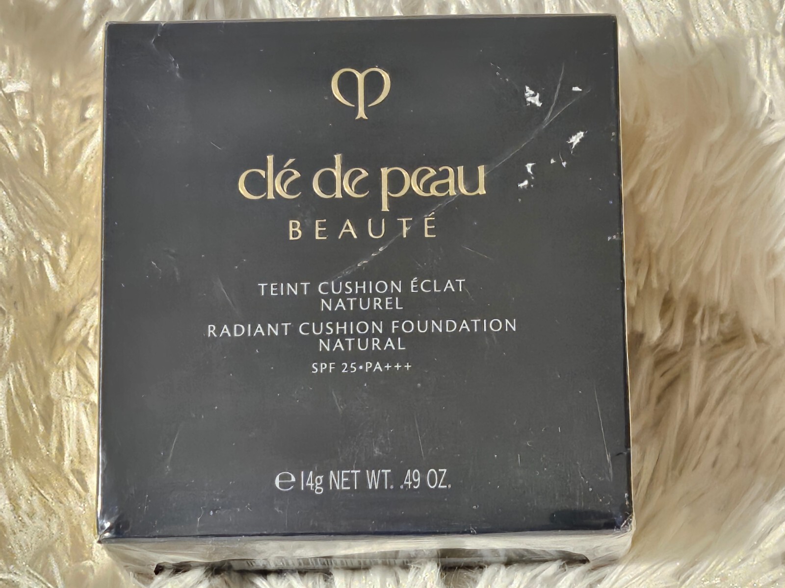 Cle de Peau Beaute Radiant Cushion Foundation Natural SPF25 14g BF00 Sealed