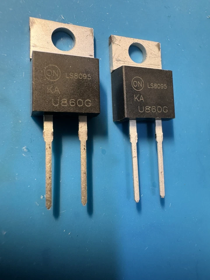 ON 2PEZZI MUR860G = U860G DIODO Ultrafast 8A 600V TO220 MUR 860 MUR860 U860 comefot