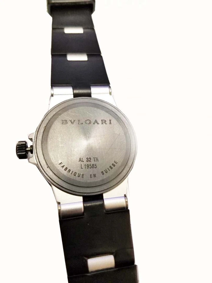 RELOJ BVLGARI ALUMINIO AUTÉNTICO MODELO L19585 *Hecho en Suiza* Precio de venta sugerido por el fabricante $2.950. Foto 4 de 4