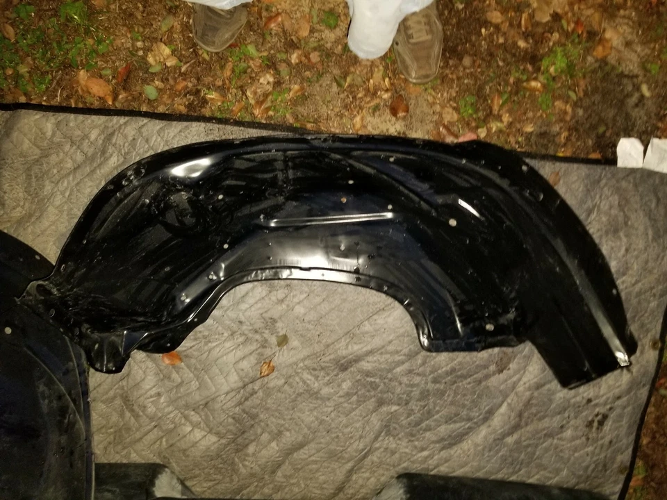 K-Metal® - Front Inner Wheel Housings (Cadillac Escalade 99-00) - Image 3 of 4