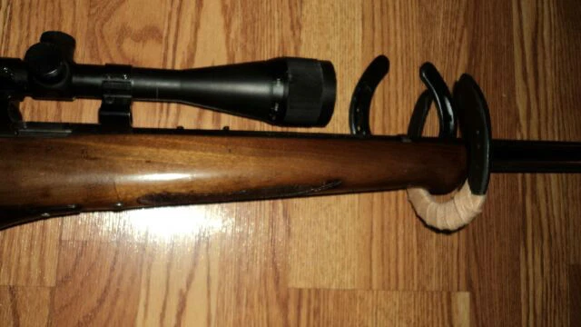 TAN FELT LOCKING RUSTIC rifle OLD WEST 2 peace gun rack hunting horseshoe - Image 3 of 4