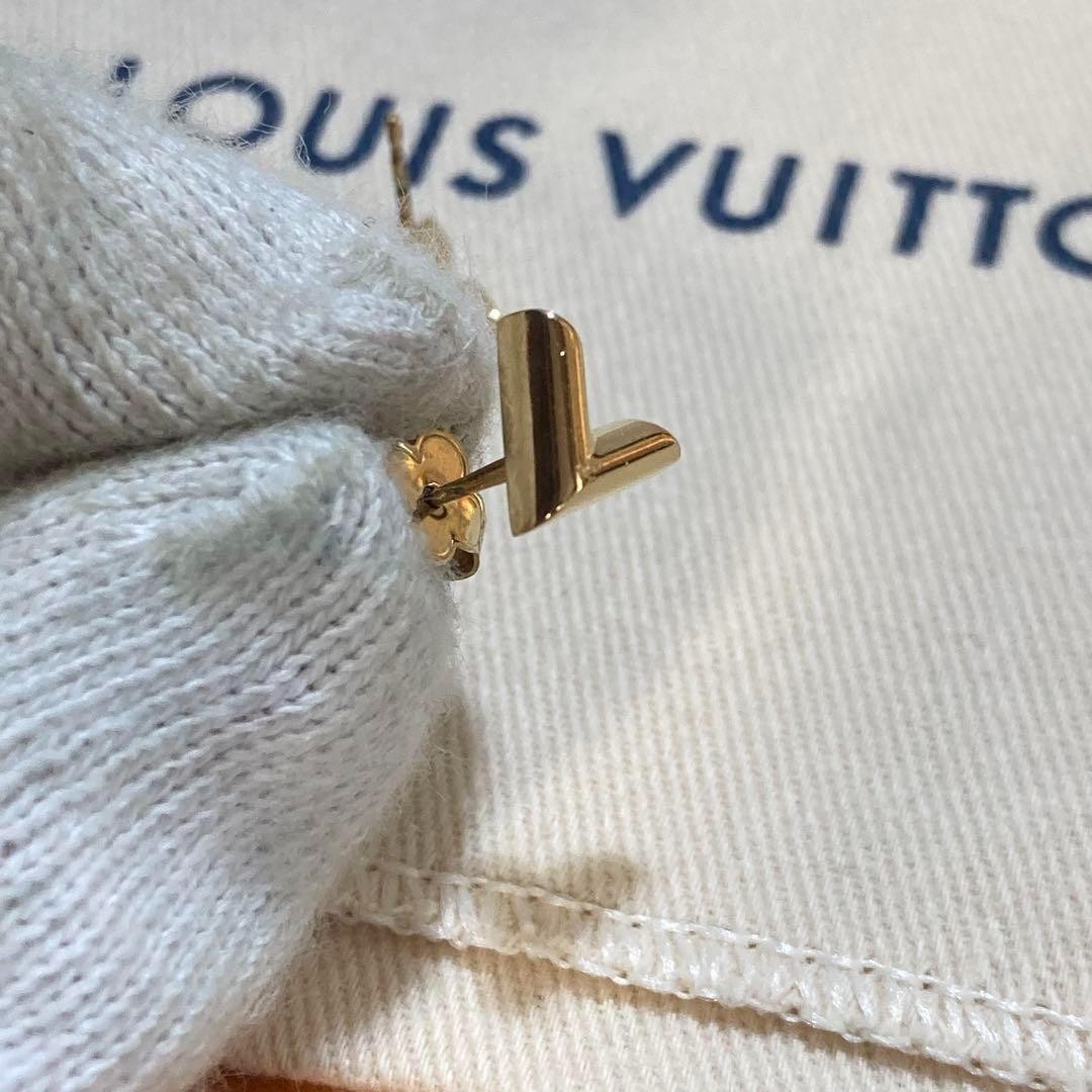 Louis Vuitton Authentic Catch Stud Essential V Ea… - image 18