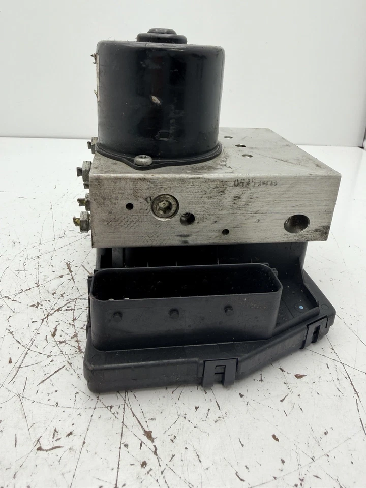 2001-2004 Mercedes SLK320 ABS Anti-Lock Brake Pump Controller  OEM B303-33 - Image 2 of 4