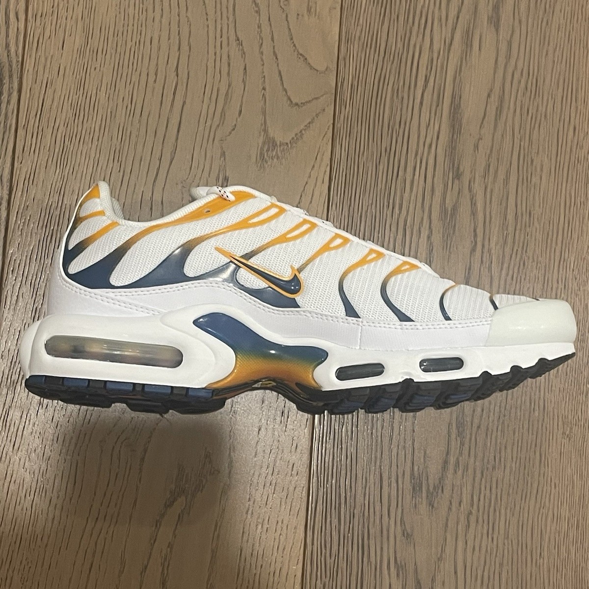 nike tn atomic orange