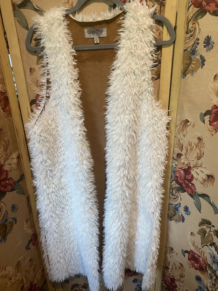 Ecote Furry Soft Ivory Long Vest Boho Western Sz Medium Fall Mob Fun Chic - Image 3 of 4