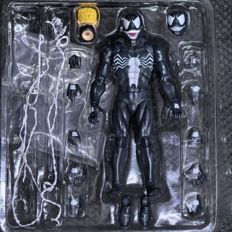 New MAFEX 088 1:12 The Amazing Spider-Man Venom Comic Ver. Action Figure Box Set - Image 2 of 4