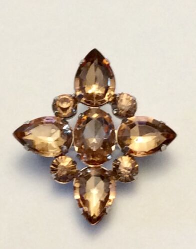 Vintage style champagne beige acrylic rhinestone brooch - Picture 4 of 4