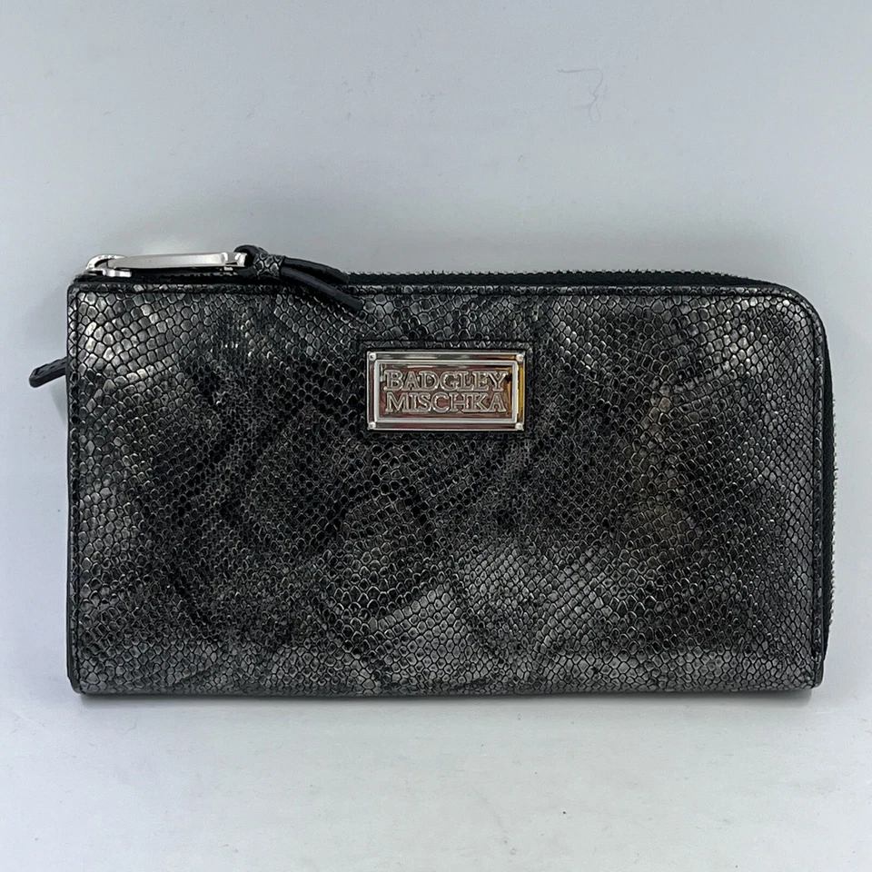 Cartera Rebecca Minkoff Estampado Serpiente Cuero Gris Negro Metálico Cremallera Alrededor Foto 2 de 4