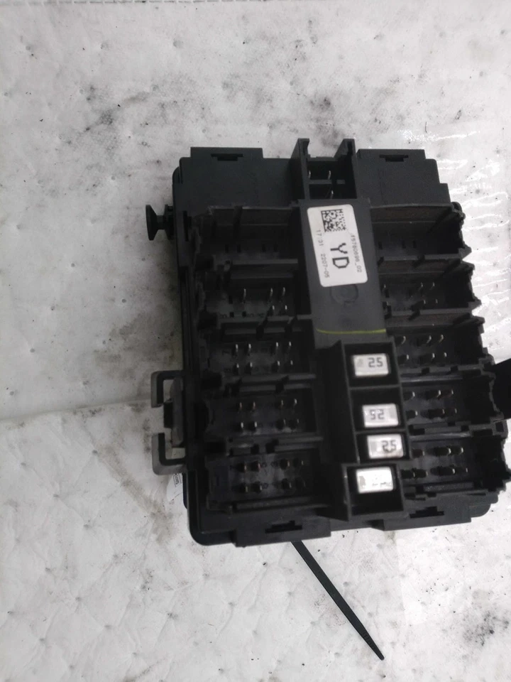 Módulo de control de carrocería usado se adapta a: 2008 GMC Yukon Body Control BCM Under Steering Co Foto 2 de 4