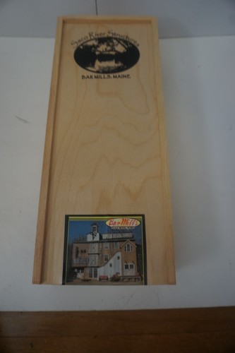 Molinos de barras escala O Saco River Structures Shipyard Brewing Company sellado (1410) | Condition: New