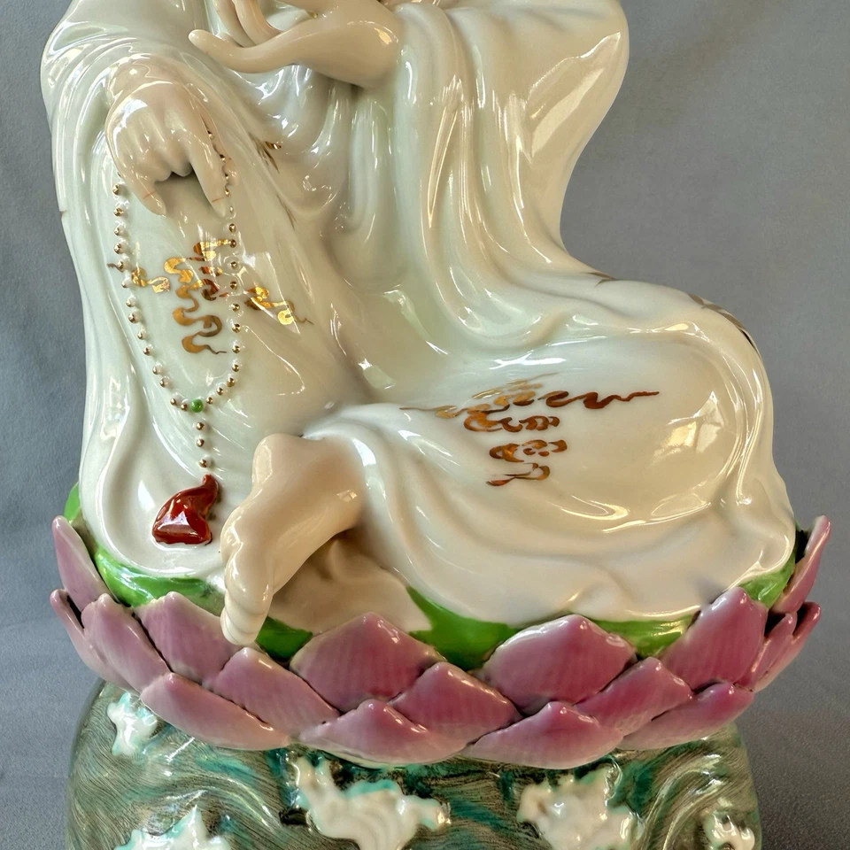 Figura Estatua Guanyin Porcelana China - Período República Hecha por Kong Xiang Ji Foto 4 de 4