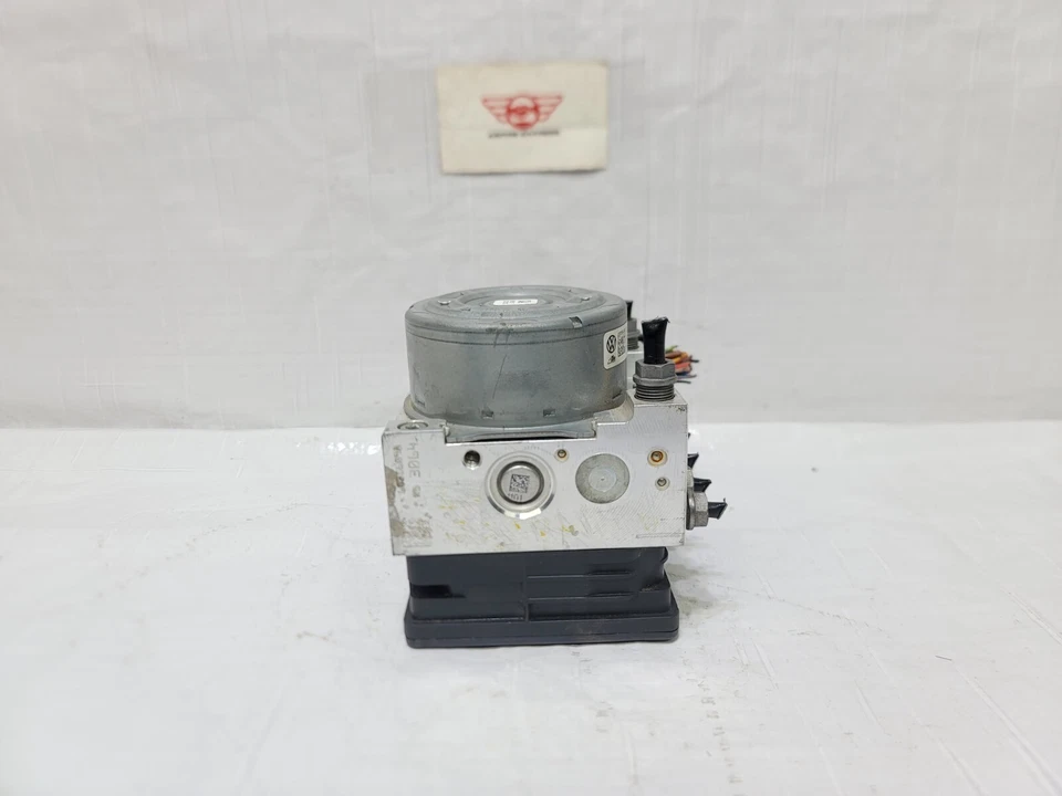 Módulo de control de bomba ABS Volkswagen Golf R 2015-2016 OEM 3Q0-614-517-AA Foto 2 de 4