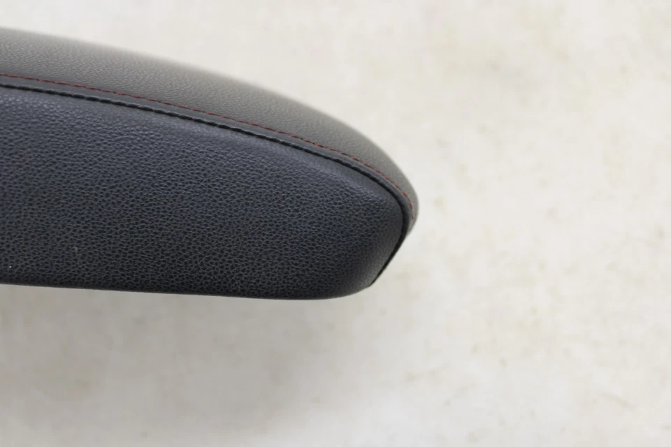 Оригинальный подлокотник центральной консоли 2015 Volkswagen GTI MH86 - Изображение 3 из 4