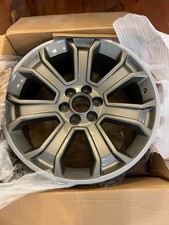 Rare 22x9 Wheel Rim Aly05665u79n Fits 2014-2020 Chevy Gmc Cadillac Hyper Silver