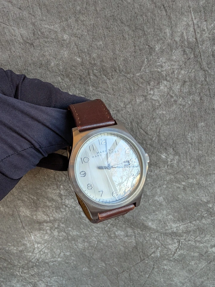 Reloj Hombre Marc by Marc Jacobs MBM5045. Correa de cuero marrón esfera blanca de 40 mm Foto 2 de 4