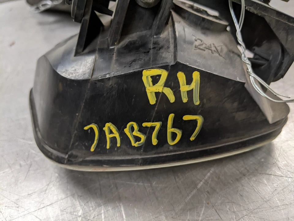 Правый противотуманный фонарь в сборе для 03–08 Isuzu Ascender 4.2 - Изображение 2 из 4