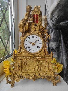 HERVORRAGENDE ANTIKE FRANZÖSISCHE KAMINUHR AUS VERGOLDETER BRONZE SEIDE um 1850 GWO