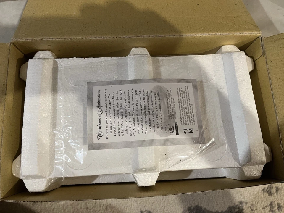 Michael Jordan UpperDeck Tributes Liftoff & Farewell Shot Figurine 1999 With BOX - Image 3 of 4