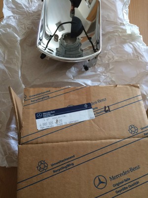 NEU NOS Mercedes W107 R107 C107 BOSCH Reflektor RECHTS Headlight 