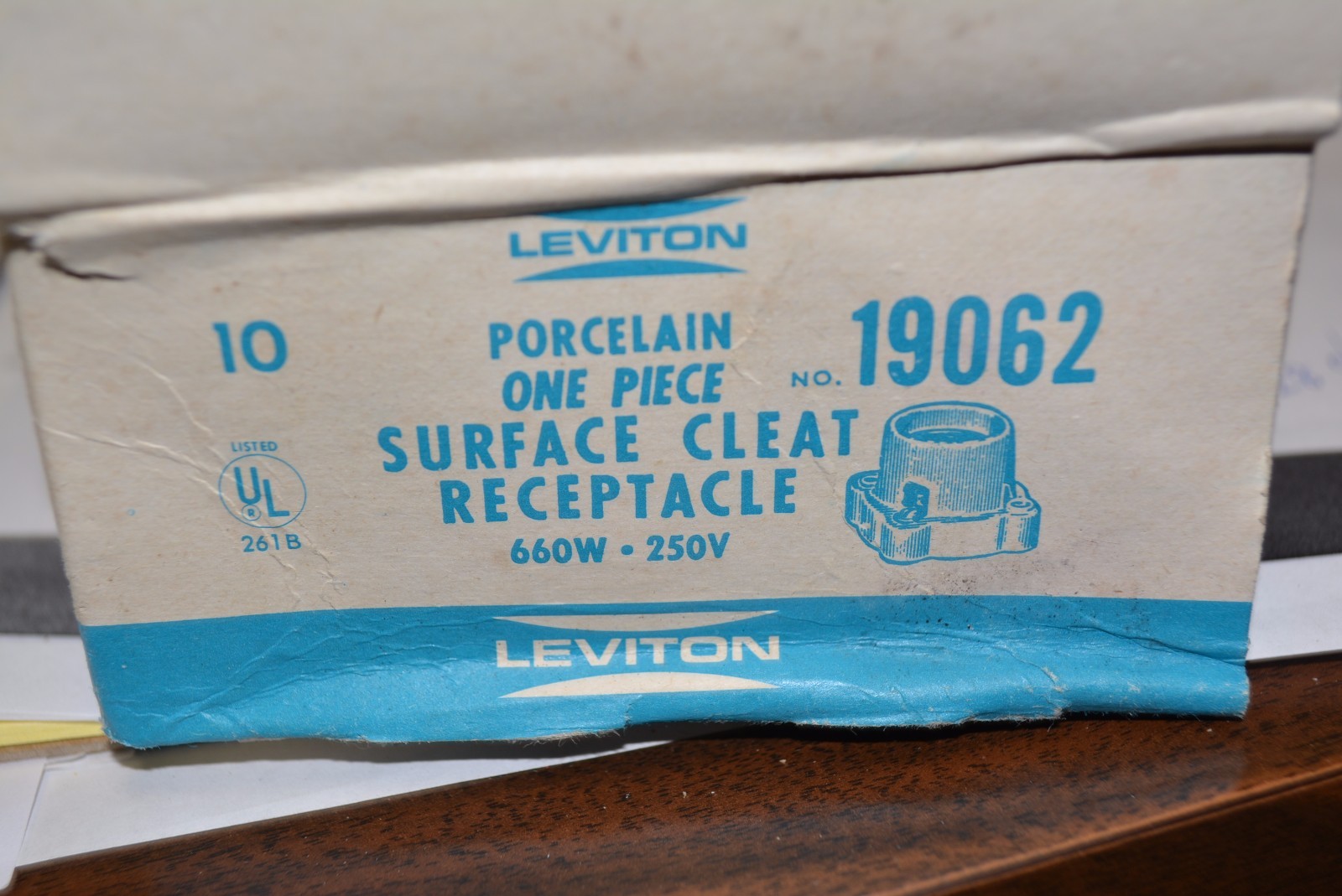 Leviton 19062 Porcelain Lamp Holder Pony Cleat Type 250v 660w for sale
