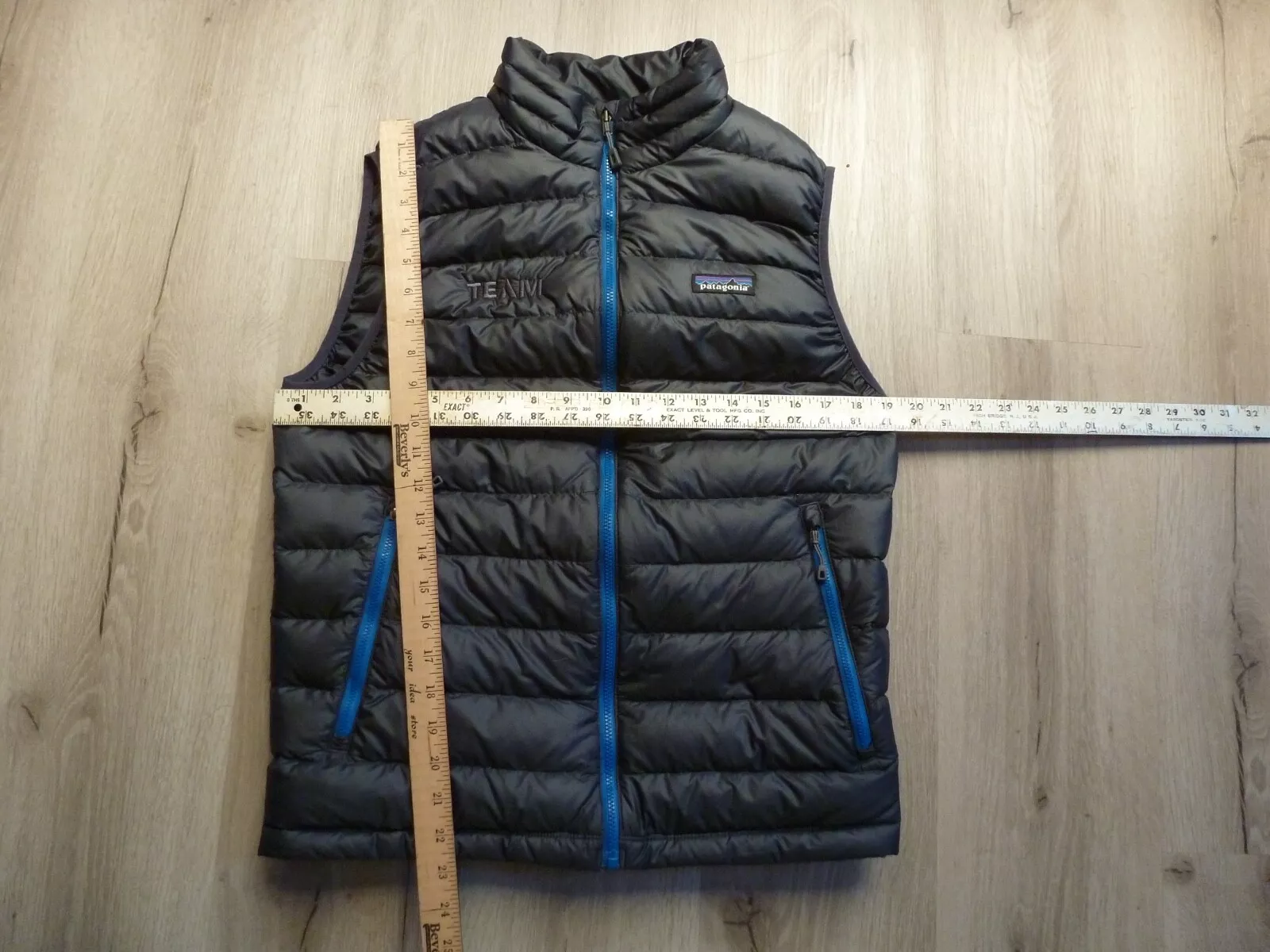 patagonia down sweater puffer goose down zip logo on chest team jacket