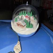 VTG Hallmark Light and Motion￼ Ski Trip 1991 Plug In Tree Ornament