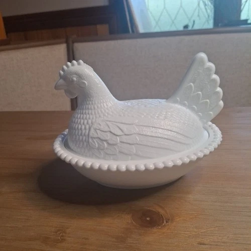 Vintage Indiana Milk Glass Hen On Nest Covered Dish With Beaded Rim White CHIP
