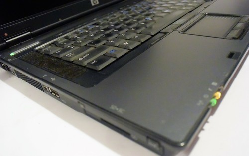 HP Compaq nc8230 15.4'' Notebook - Parts/Repair - AS IS - BROKEN - Picture 3 of 6
