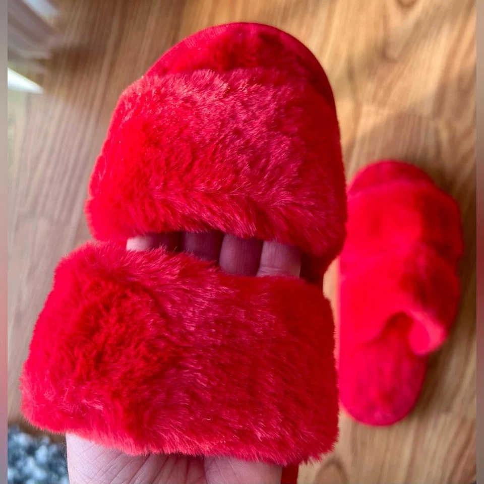 Zapatillas deslizantes rojas difusas Foto 4 de 4