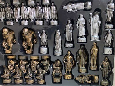Lord of the Rings Chess Set Fellowship of the Ring Game Parker