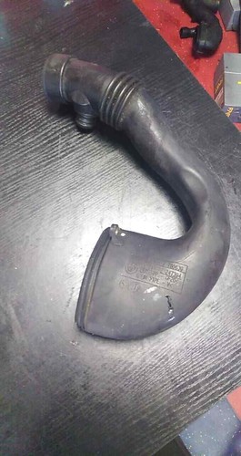 BMW E39 520 523 525 528 530 Lichtmaschine Luftansaug Kofferraum Rohr 1744461