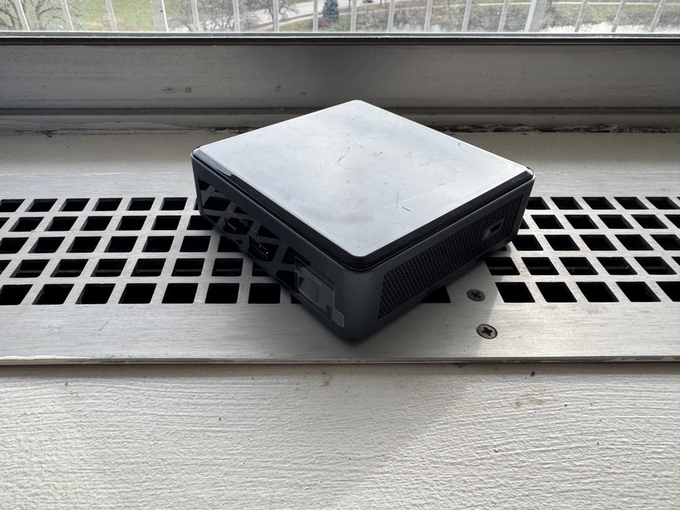 Intel NUC - i3-10110U | 128GB SSD | 4GB RAM | W11 Pro (unactivated) - Image 4 of 4