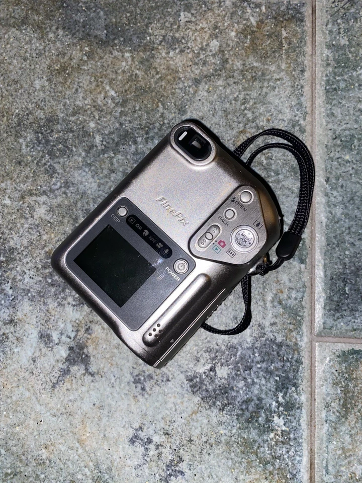 Fujifilm FinePix F601 Zoom 3.1MP Compact Digital Camera ONLY - NO BATTERY ACCS, photo 2 of 2