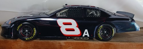 Dale Earnhardt Jr. #8 Bud 2006 Motorsports Authentics 1/24 Scale Die Cast - Picture 4 of 9
