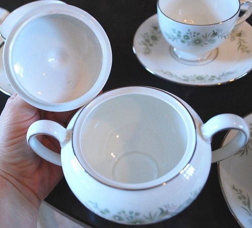 Wedgwood WESTBURY Tea Set For 7 (23 Pc) Cups, Saucers Plates + Creamer & Sugar - Picture 19 of 22