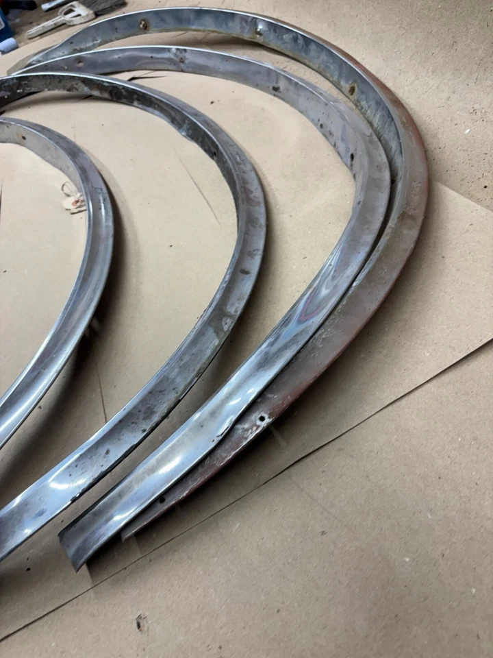 1968 1969 68 69 Oldsmobile Cutlass F85 442 moldura de arco de rueda abollada en bruto Foto 4 de 4