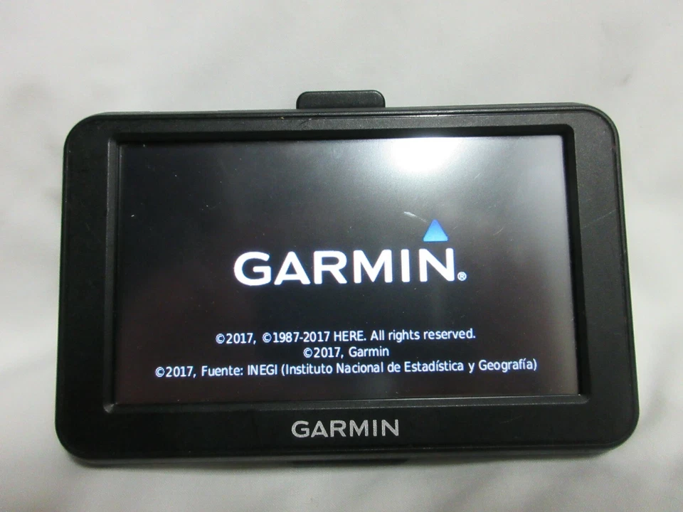 Garmin Nuvi 40LM 4.3-inch Portable GPS Navigator PRE OWNED - Image 2 of 4