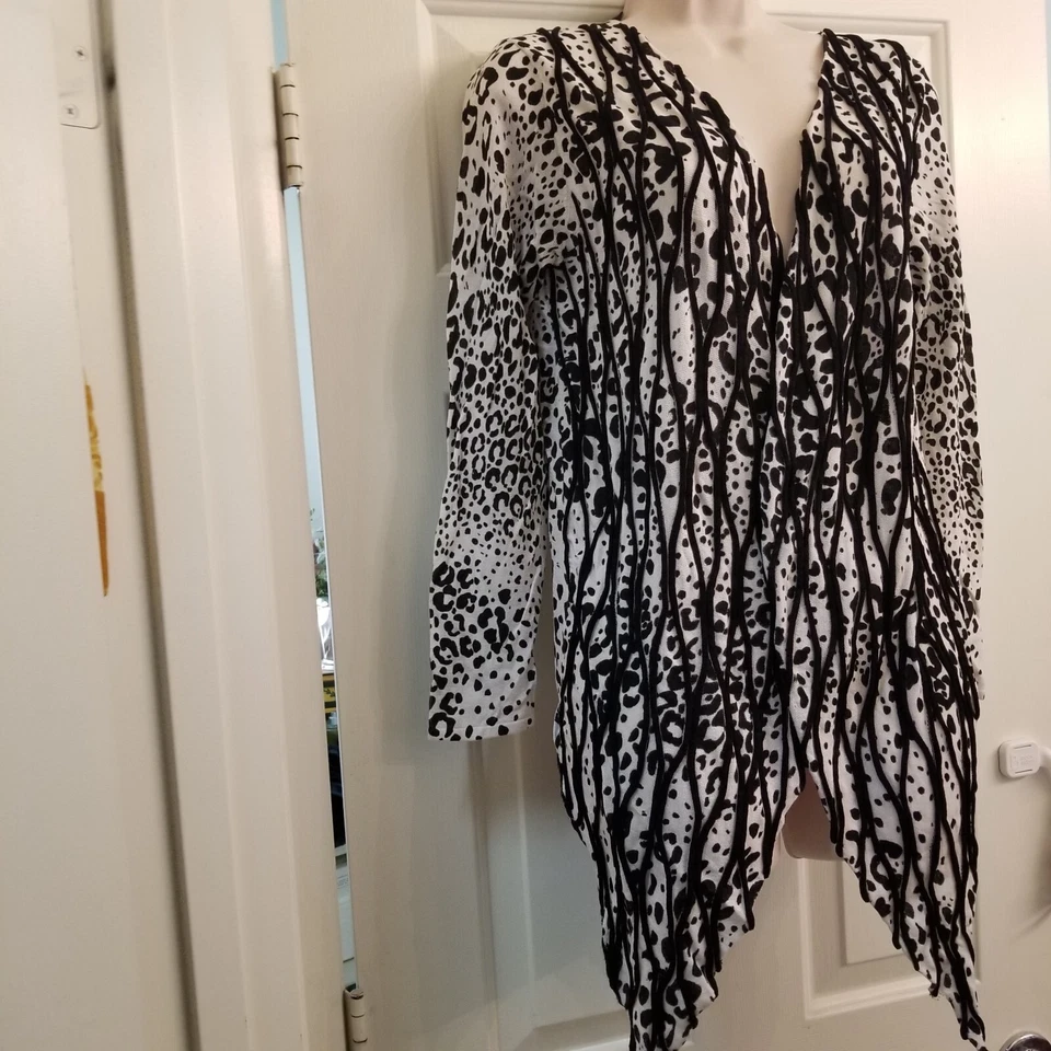 抽象黑白露天瀑布式开衫 Alberto Makali 尺寸 M — 第 4/4 张图片