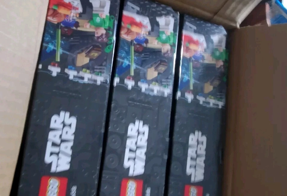 LEGO - 40658 - STAR WARS MILLENNIUM FALCON HOLIDAY DIORAMA -SEALED - - Image 3 of 4